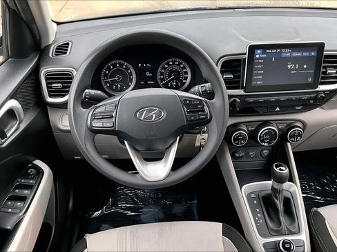 Used 2020 Hyundai Venue SEL FWD image 6