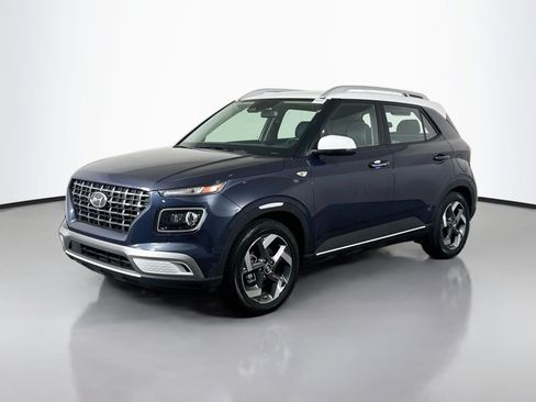 Used 2024 Hyundai Venue Limited FWD image 4