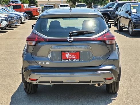 New 2025 Nissan Kicks Play S image 5