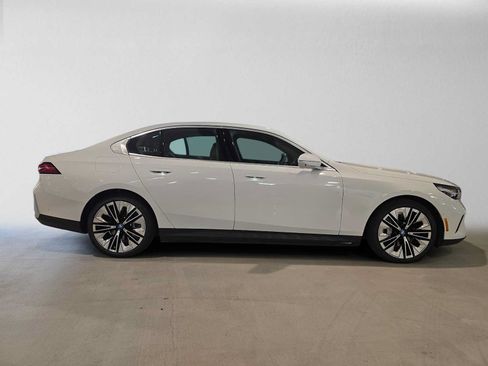Used 2025 BMW i5 xDrive40 w/ Premium Package AWD/4WD image 2