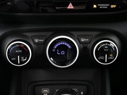 New 2025 Hyundai Venue Limited FWD image 20