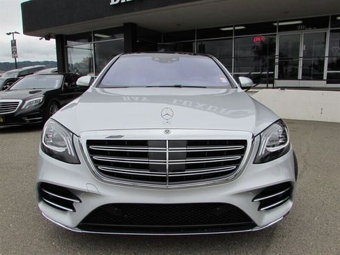 Used 2018 Mercedes-Benz S 560 Sedan image 2