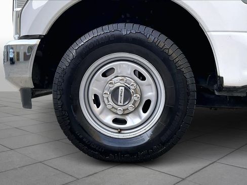 Used 2020 Ford F250 XL w/ Power Equipment Group image 11