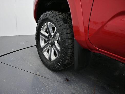 Used 2019 Toyota Tacoma Limited image 12