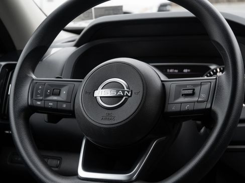 Used 2024 Nissan Pathfinder S image 25