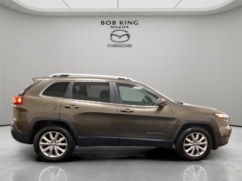 Used 2016 Jeep Cherokee Limited AWD/4WD image 6