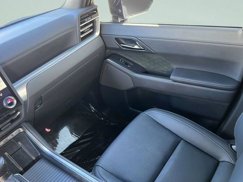 Used 2024 Lexus GX 550 AWD/4WD image 13