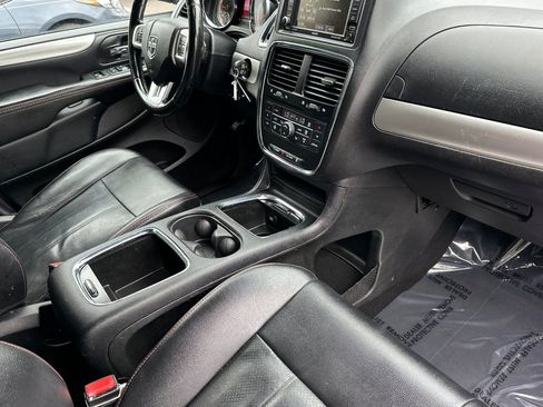 Used 2019 Dodge Grand Caravan GT FWD image 18