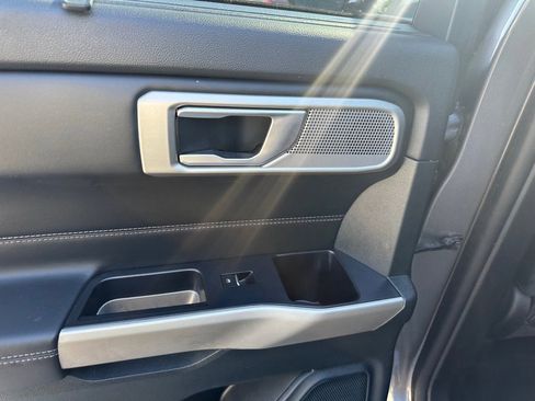 Used 2023 Ford Explorer Limited image 22
