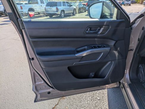 Used 2023 Nissan Pathfinder Rock Creek AWD/4WD image 12
