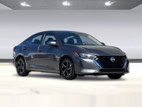 Used 2025 Nissan Sentra SV FWD image 6
