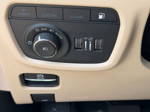 Used 2022 Jeep Grand Cherokee Limited 4xe w/ Luxury Tech Group II AWD/4WD image 23
