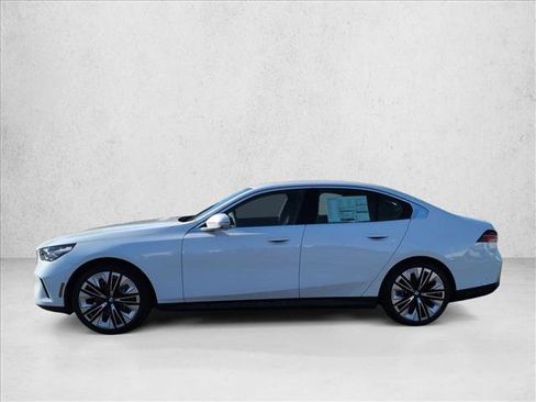 New 2026 BMW i5 eDrive40 w/ Premium Package image 5