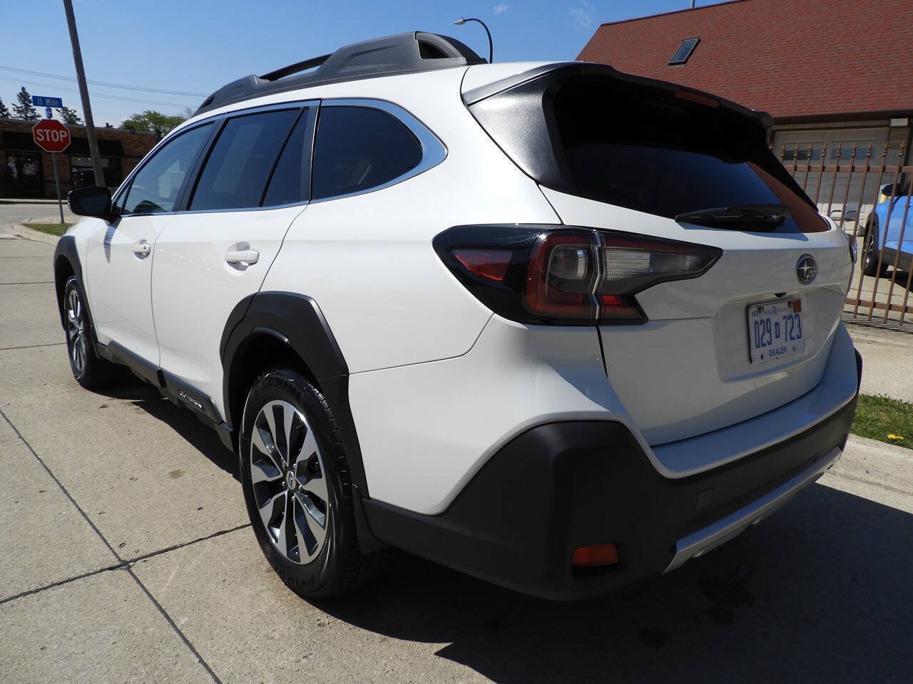 Used 2025 Subaru Outback Limited AWD/4WD image 8