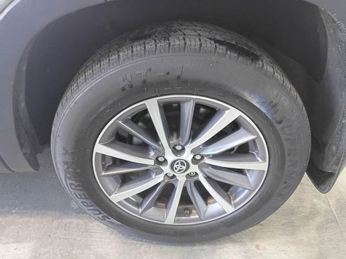 Used 2019 Toyota Highlander XLE image 36