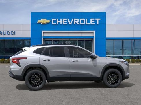 New 2026 Chevrolet Trax LT w/ Driver Confidence Package FWD image 5