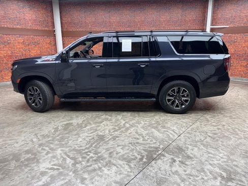 Used 2024 Chevrolet Suburban Z71 w/ Luxury Package image 2