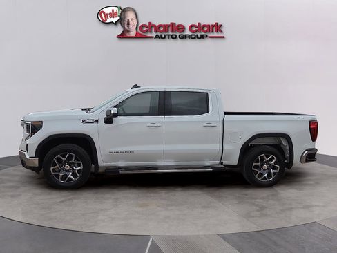 New 2026 GMC Sierra 1500 SLE image 2