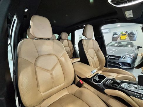 Used 2017 Porsche Cayenne Platinum Edition w/ Premium Package (PJV) image 20