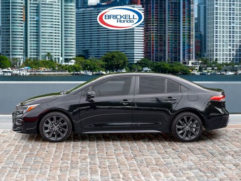 Used 2025 Toyota Corolla SE w/ SE Premium Package image 8