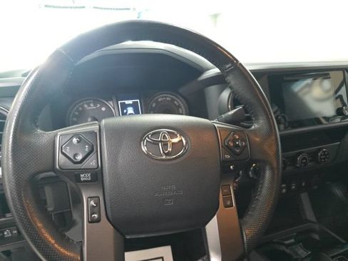 Used 2018 Toyota Tacoma TRD Off-Road AWD/4WD image 16
