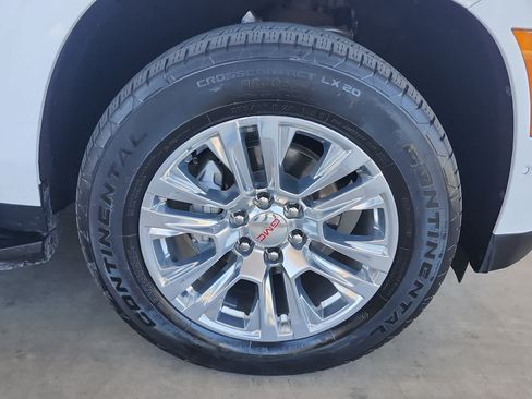 Used 2025 GMC Yukon XL Denali AWD/4WD image 8