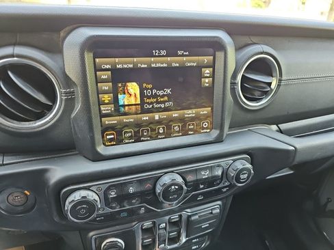 Used 2023 Jeep Wrangler Unlimited Sahara w/ Cold Weather Group AWD/4WD image 21