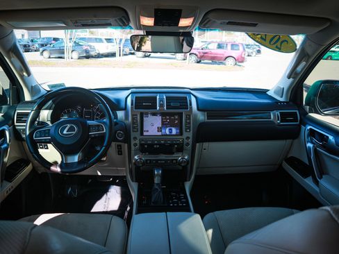 Used 2020 Lexus GX 460 Luxury w/ Accessory Package AWD/4WD image 29