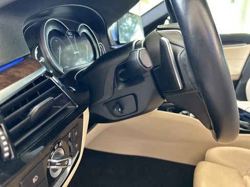 Used 2018 BMW 530e xDrive image 42