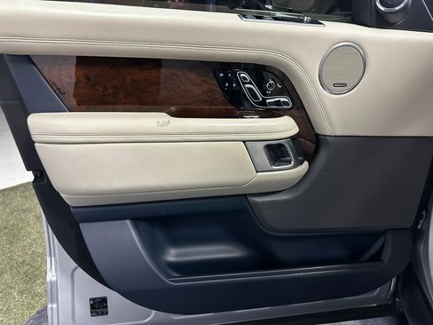 Used 2020 Land Rover Range Rover HSE image 12