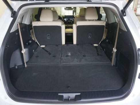 Used 2023 Toyota Highlander XLE AWD/4WD image 18