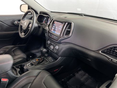 Used 2022 Jeep Cherokee Trailhawk w/ Premium Leather Package AWD/4WD image 27