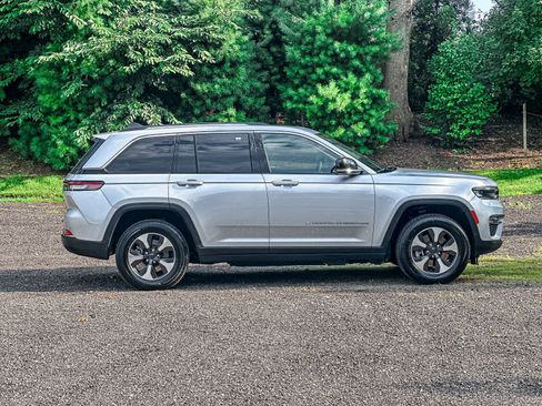 Used 2023 Jeep Grand Cherokee 4WD 4xe image 10