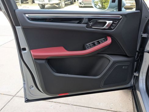 New 2026 Porsche Macan image 13