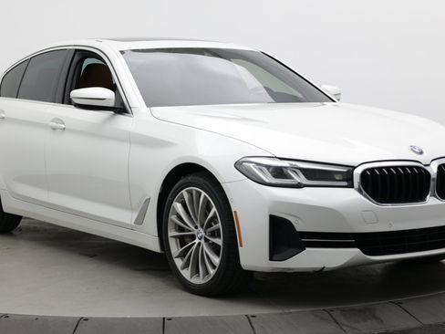Used 2021 BMW 540i w/ Premium Package RWD image 3