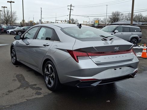 Certified 2022 Hyundai Elantra Limited w/ Cargo Package image 4