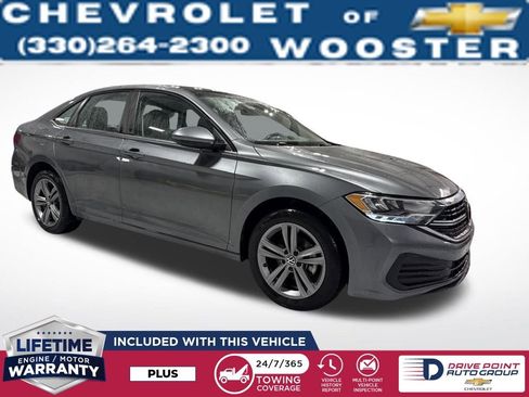 Used 2024 Volkswagen Jetta SE image 8