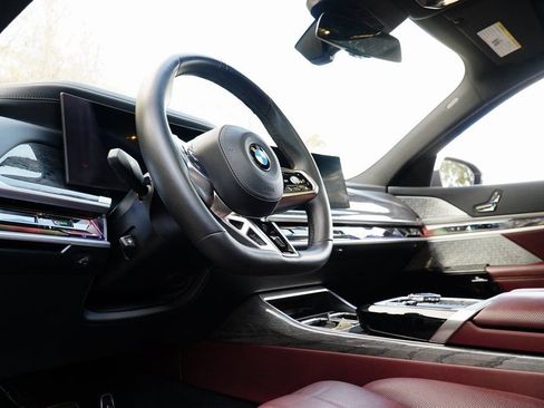 Used 2023 BMW 760i xDrive AWD/4WD image 12