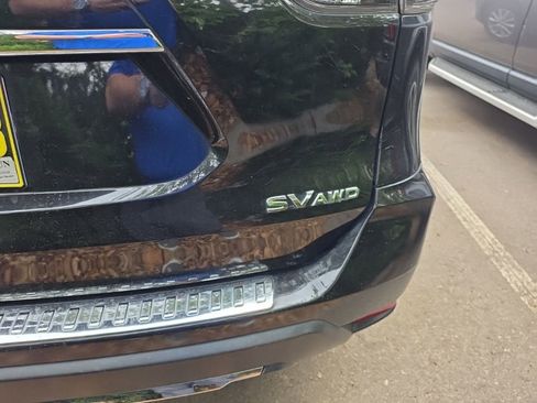 Used 2018 Nissan Rogue SV image 4