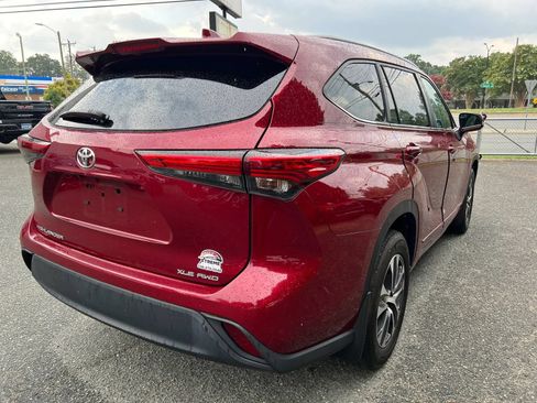 Used 2023 Toyota Highlander XLE AWD/4WD image 4