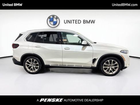 Used 2024 BMW X5 xDrive40i w/ Premium Package AWD/4WD image 4