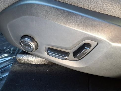 Used 2025 Volvo XC60 B5 Plus image 14