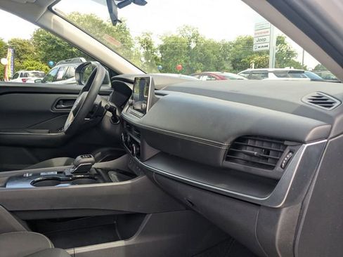 Used 2024 Nissan Rogue S FWD image 33