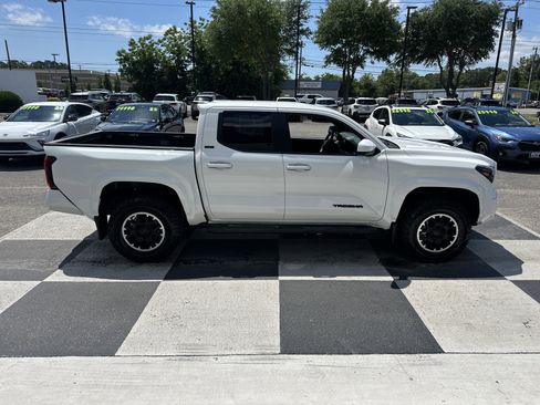 Used 2026 Toyota Tacoma SR5 AWD/4WD image 3