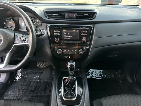 Used 2017 Nissan Rogue SV image 40