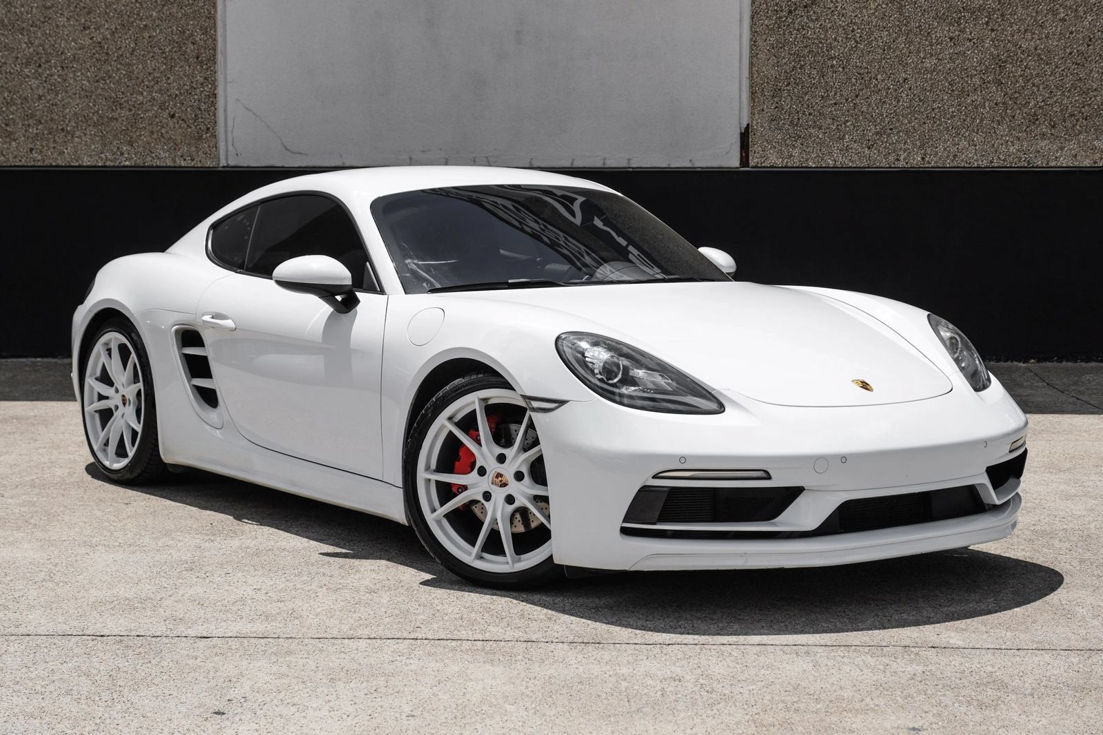 Used 2018 Porsche 718 Cayman S w/ Sportdesign Package RWD image 5
