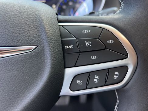 New 2026 Chrysler Pacifica Select AWD/4WD image 14