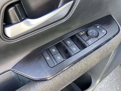 Used 2025 Nissan Kicks SV FWD image 17