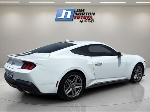 Used 2024 Ford Mustang Coupe RWD image 5