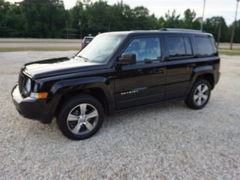Used 2016 Jeep Patriot High Altitude AWD/4WD image 7